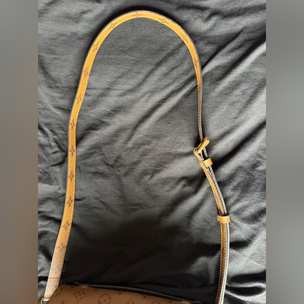 Louis Vuitton Pochette Metis reverse Monogram Crossbody Bag - Picture 9 of 16